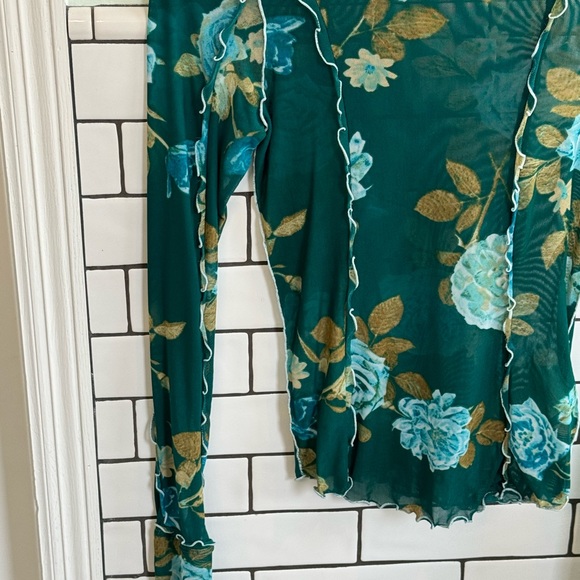 XS Free People long sleeve top. Great condition, only worn once. Beautiful color - Picture 5 of 6